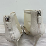 BCBG Maxazria Size 6 Solid Cream Heel Sandals