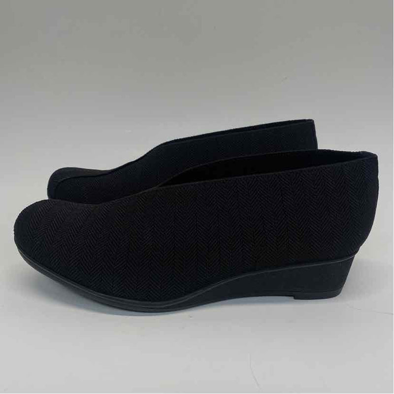 Charlestone Shoe Co. Size 7 Women's Black Solid Slip On Shoes