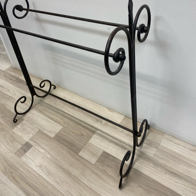 Brown Wrought Iron Quilt Rack