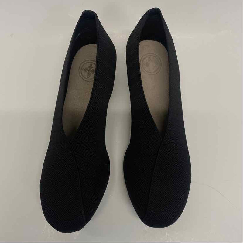 Charlestone Shoe Co. Size 7 Women's Black Solid Slip On Shoes