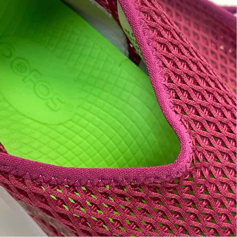 Oofos Size 8 Women's Cramberry-White Solid Slip On Shoes