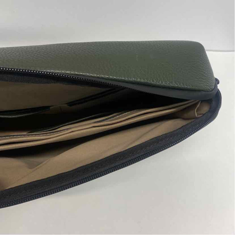 Grams28 City Pack 154 Green Leather Pebbled Crossbody Handbag