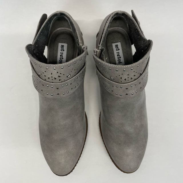 Not Rated Size 7.5 Women's Gray Distressed Ankle Booties