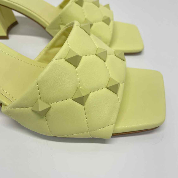 Marc Fisher Size 9 Women's Lime Studs Slip On Sandals