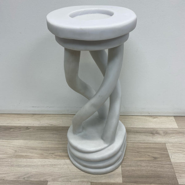 White Stand