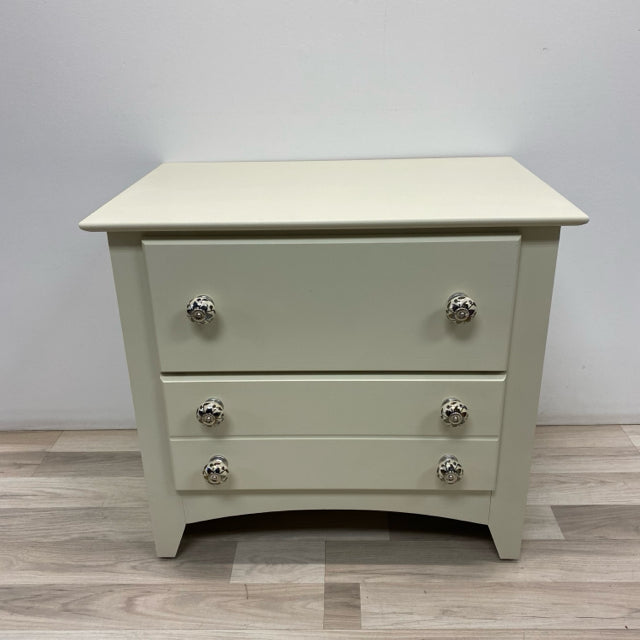 Thayer White Wood Solid 5 Drawer Chest of Drawers