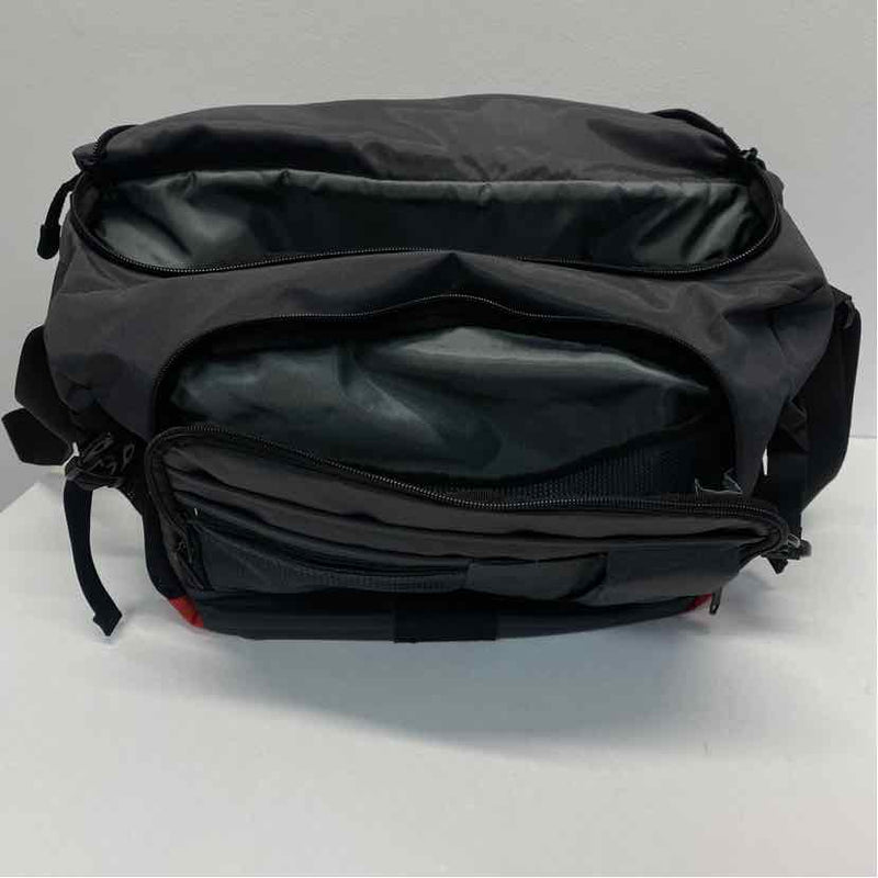 Eagle Creek Gray-Red Nylon Messenger Handbag