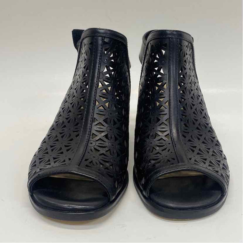 Earth Size 8 Women's Black Cut Out Sandals Sandals