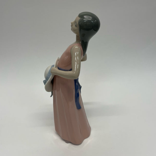 Lladro Figurine he dreamer Girl in Pink Dress Holding a hat