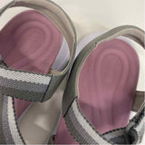 Aetrex Size 7.5-8 Women's Gray Stripe Strappy Sandals