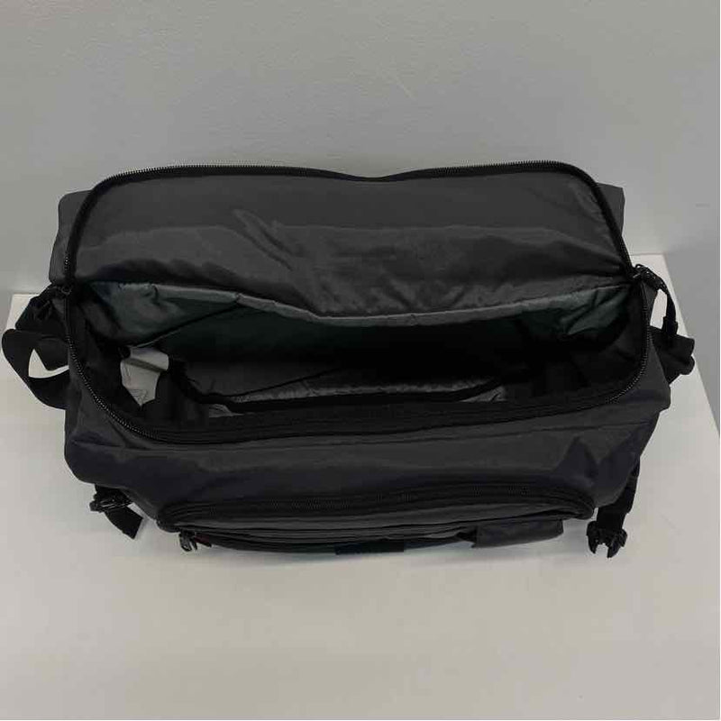 Eagle Creek Gray-Red Nylon Messenger Handbag
