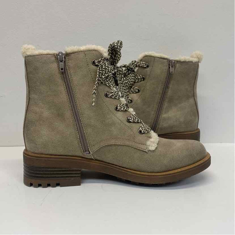 Life Stride Size 8.5 Women's Beige Distressed Shearling Boots