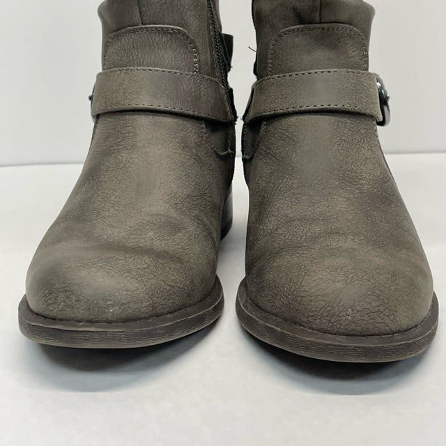 White Mountain Size 6 Women's Gray Distressed Tall Boots