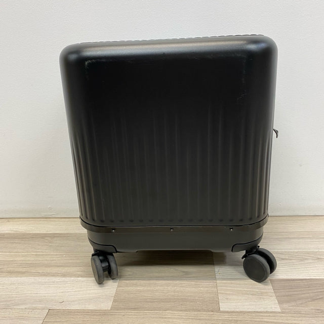 Velo Black Solid Suitcase Carry on expandable to Checking Bag