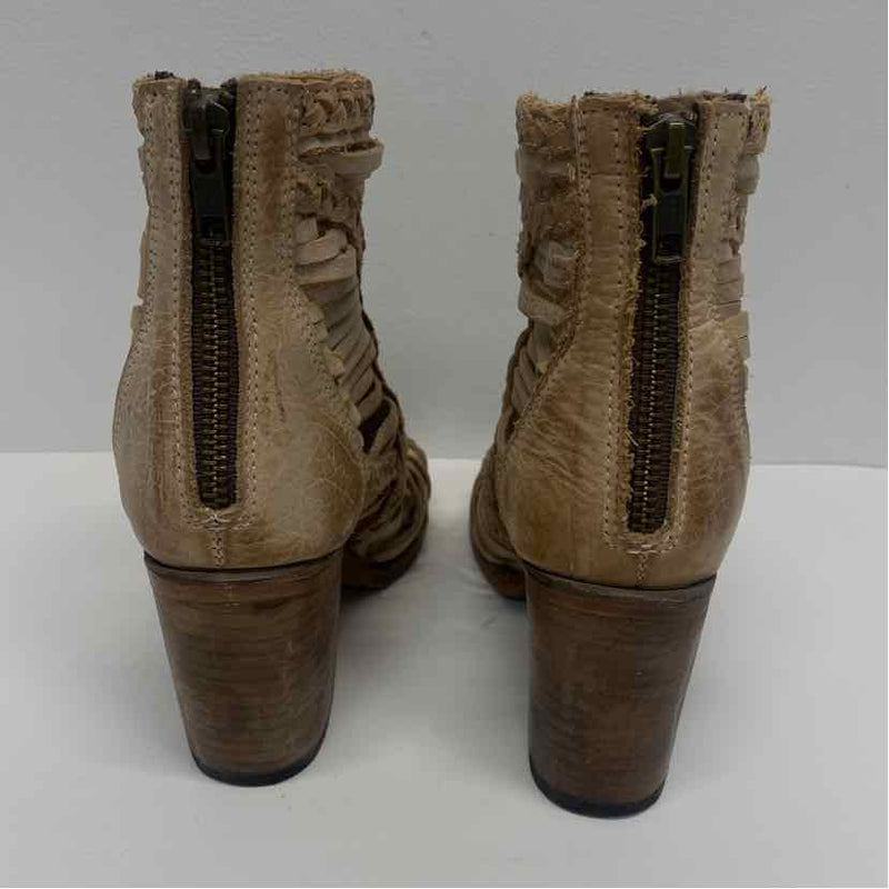 Freebird by Steven Size 6 Women's Beige Distressed Open Toe Shoes