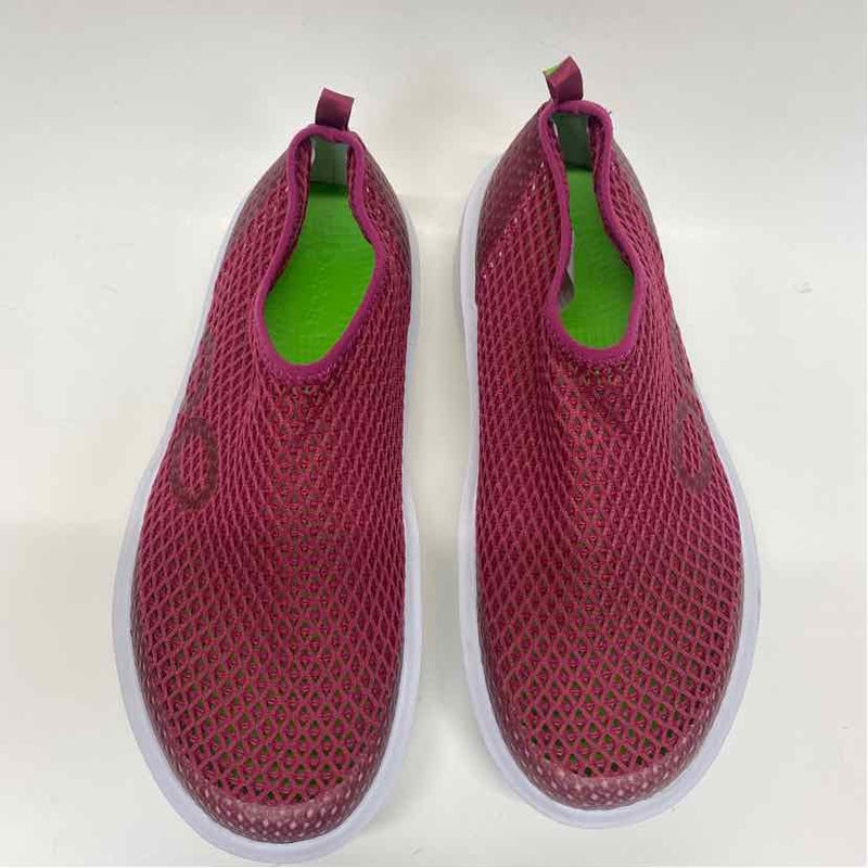 Oofos Size 8 Women's Cramberry-White Solid Slip On Shoes