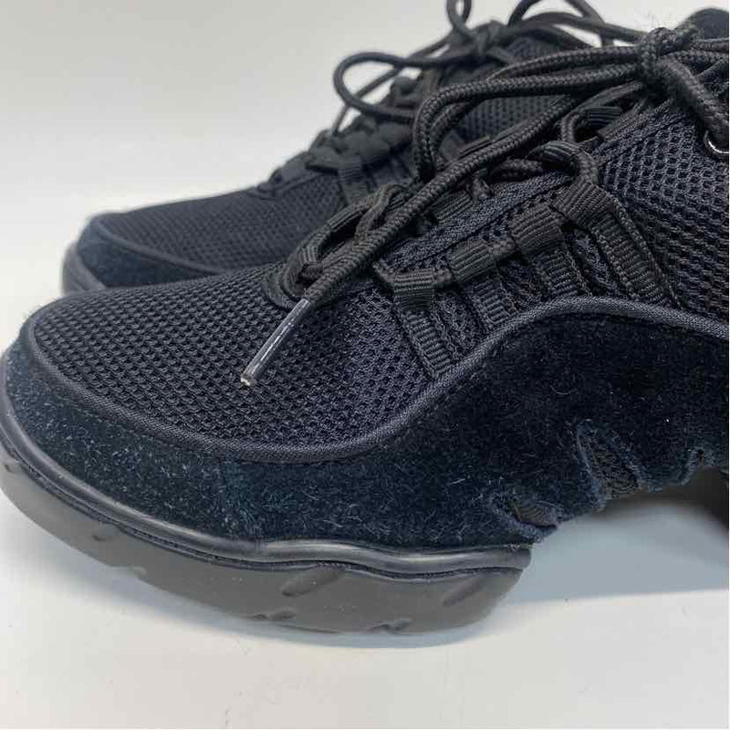 Very Fine Size 8.5 Black Sneakers Shoes