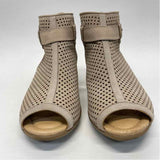 Earth Size 8 Women's Taupe Cut Out Open Toe Shoes