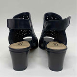 Earth Size 8 Women's Black Cut Out Sandals Sandals