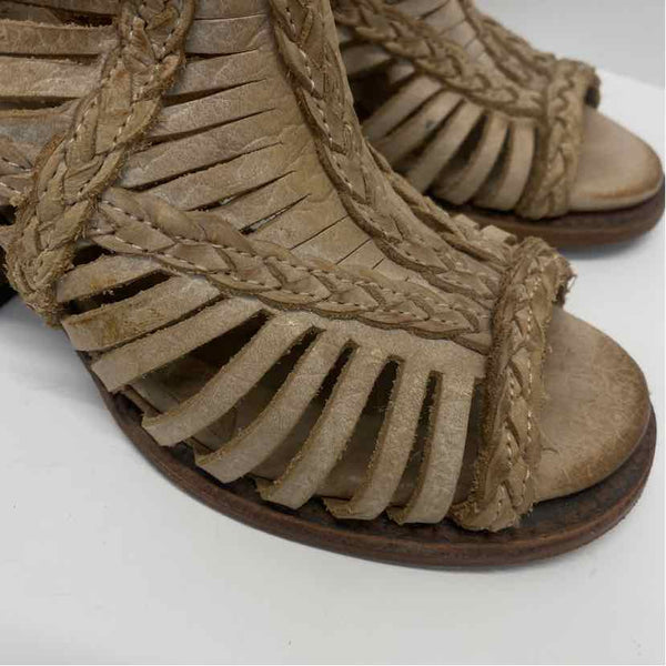Freebird by Steven Size 6 Women's Beige Distressed Open Toe Shoes
