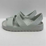 Oiselle Size 7-7.5 Women's Light Gray Solid Strappy Sandals