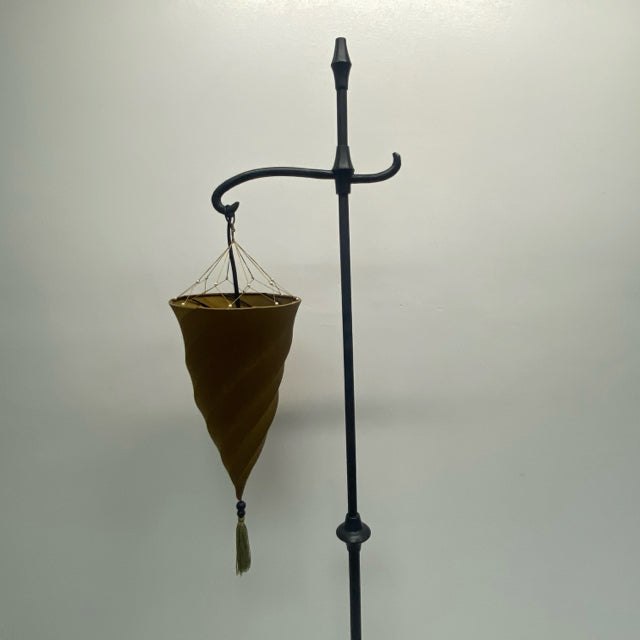 Floor Black-Tan Metal Lamp