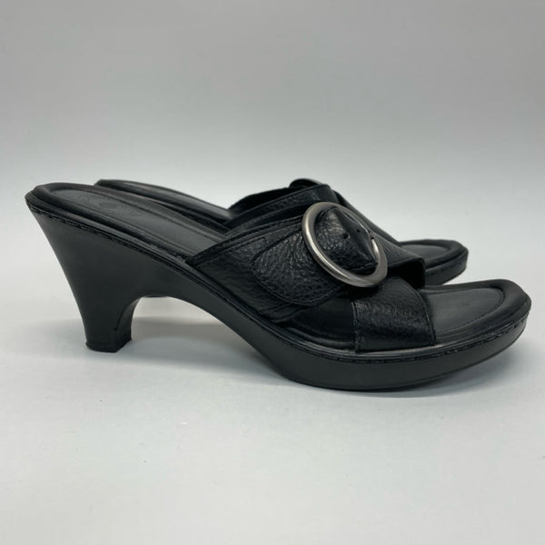 Nurture Size 7.5 Women's Black Pebbled Strappy Sandals