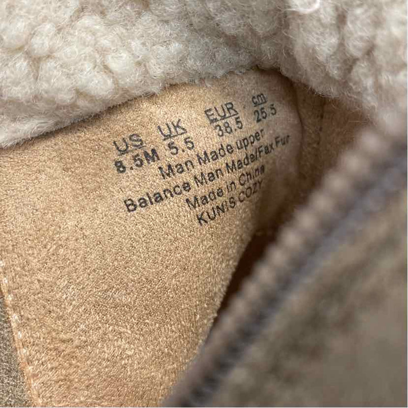 Life Stride Size 8.5 Women's Beige Distressed Shearling Boots