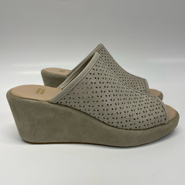 Johnston & Murphy Size 8.5 Women's Light Gray Cut Out Wedge Shoes