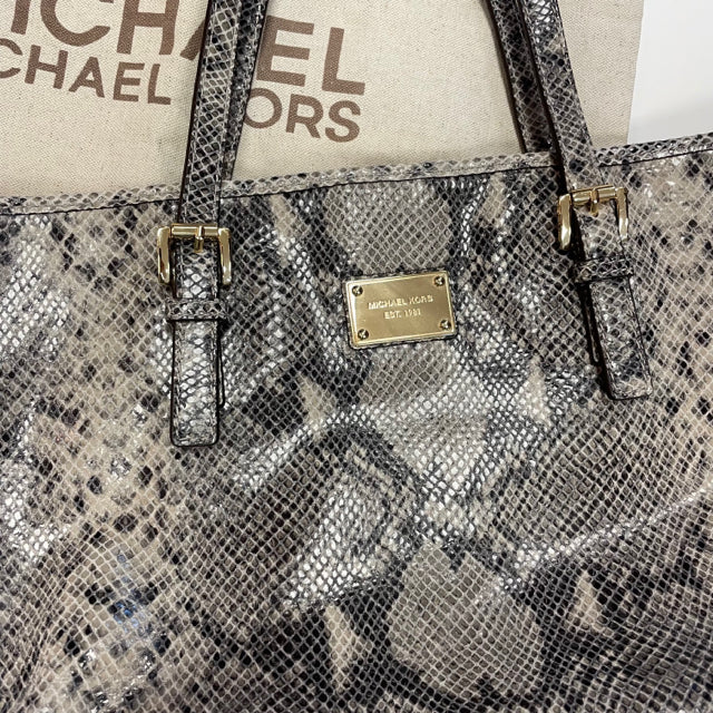 Michael Kors Jet Set Travel Large Chain Female Shoulder Tote Handbag  Vanilla mk Signature Logo - Walmart.com