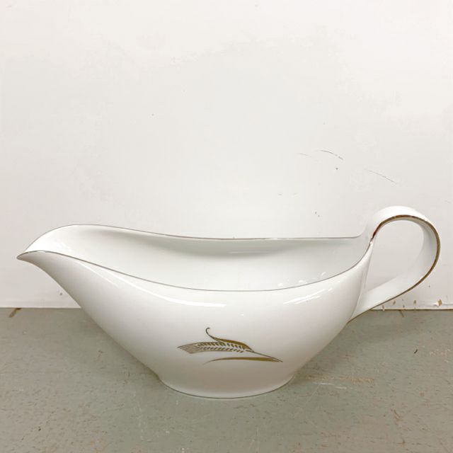 Fukagama - Arita White Porcelain Gravy Boat