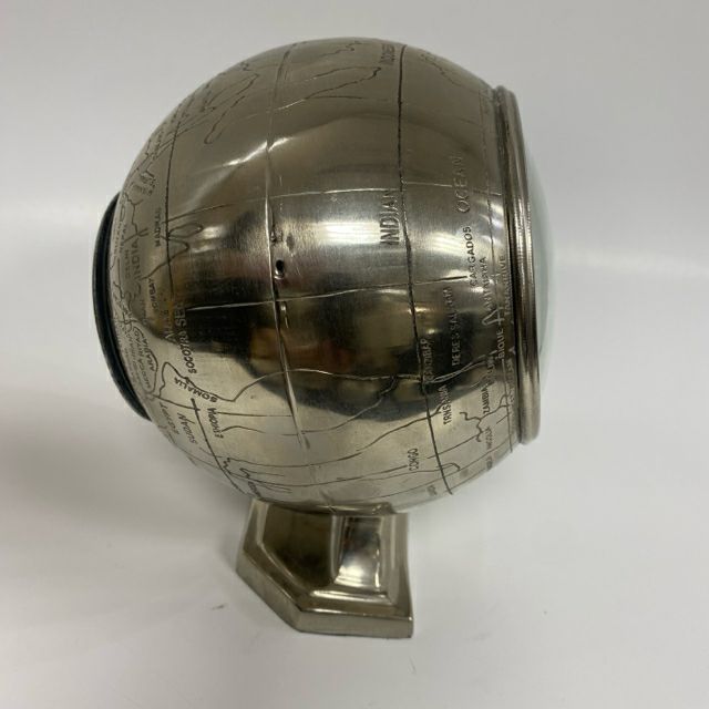 Z Gallery Silver Metal World Globe Shape Clock