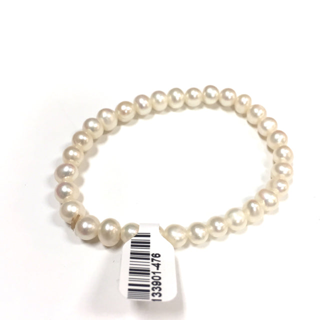 White pearl strand Bracelet