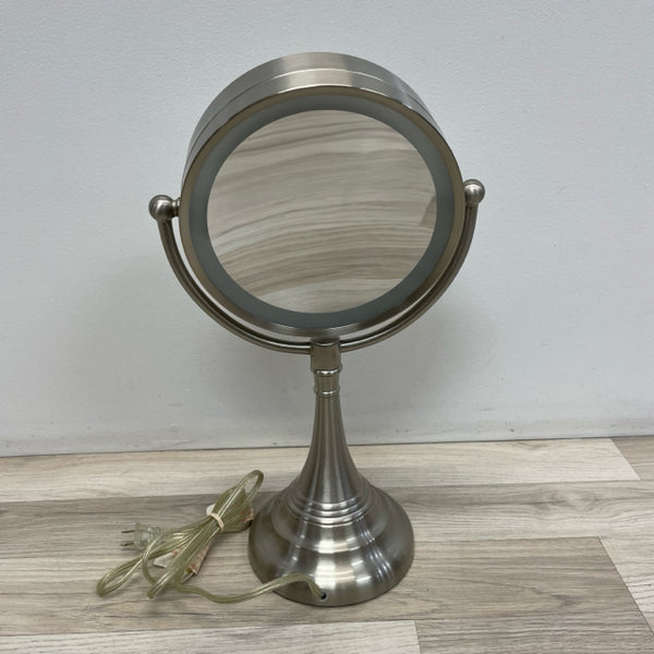Silver Metal Plug-In Lighted Vanity / Make-Up Mirror