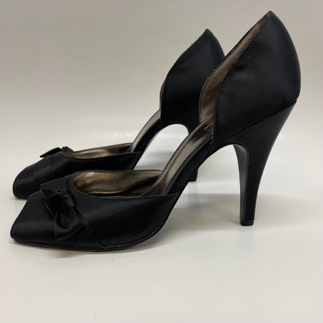 Unlisted by Kenneth Cole Size 9 Women's Black Solid High Heel - Open Toe Shoes