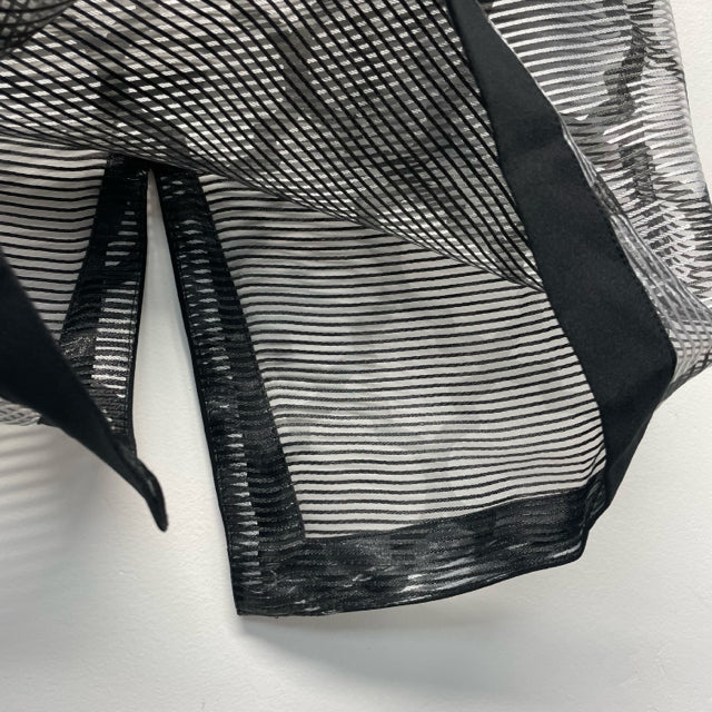 Three of Something Size XS- 0 Women's Silver-Black Pattern Pencil-Knee Skirt