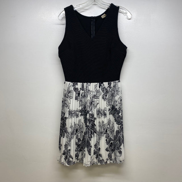 Francesca's Birdcage - Anthropologi Size M Women's Black-White Floral Dress