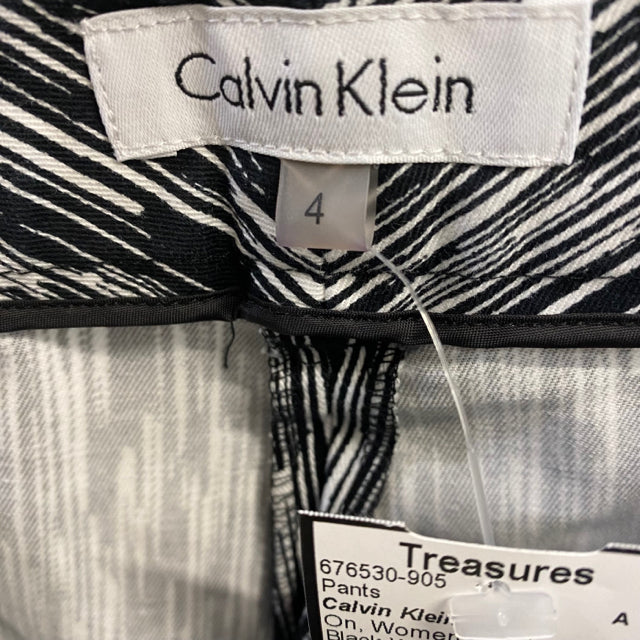 Calvin Klein Size 4 Women's Black-White Pattern Straight Leg Pants