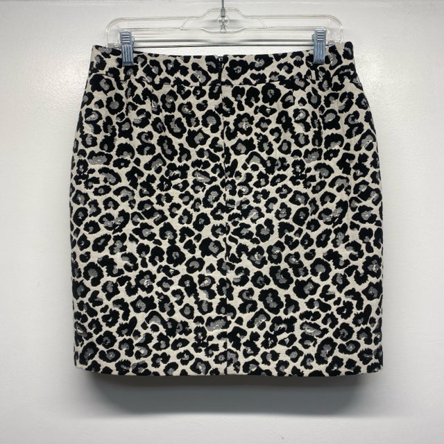 Halogen Women's Size 8 White-Black Animal Print Pencil-Knee Skirt