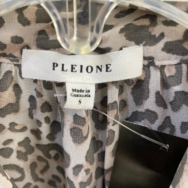 Pleione Size S Women's Gray-Multi Animal Print Button Up Blouse