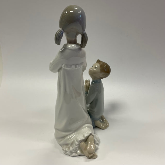 Lladro Figurine #04779 Teaching to Pray - Girl and Boy Praying