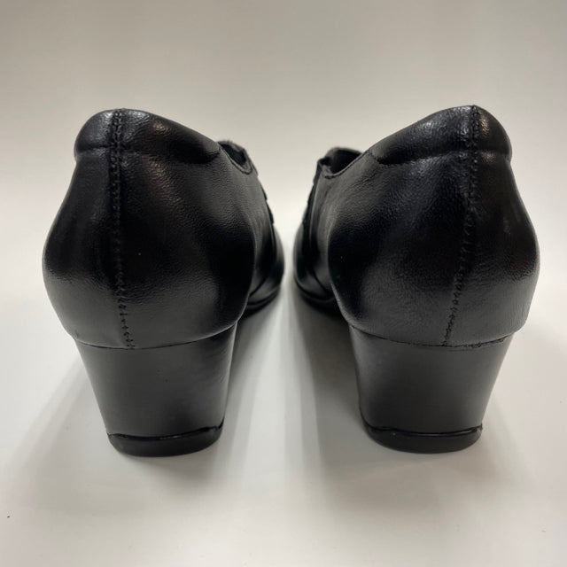 Clarks Size 7 Women's Black Solid Heel Shoes