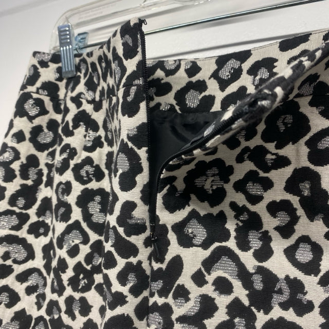 Halogen Women's Size 8 White-Black Animal Print Pencil-Knee Skirt