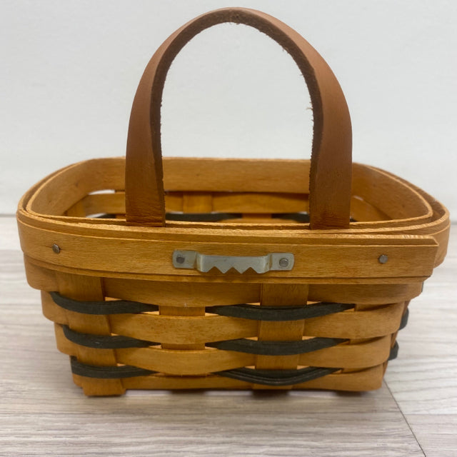 Longaberger Tan Wicker Basket with Leather Handle and Christmas Fabric Liner