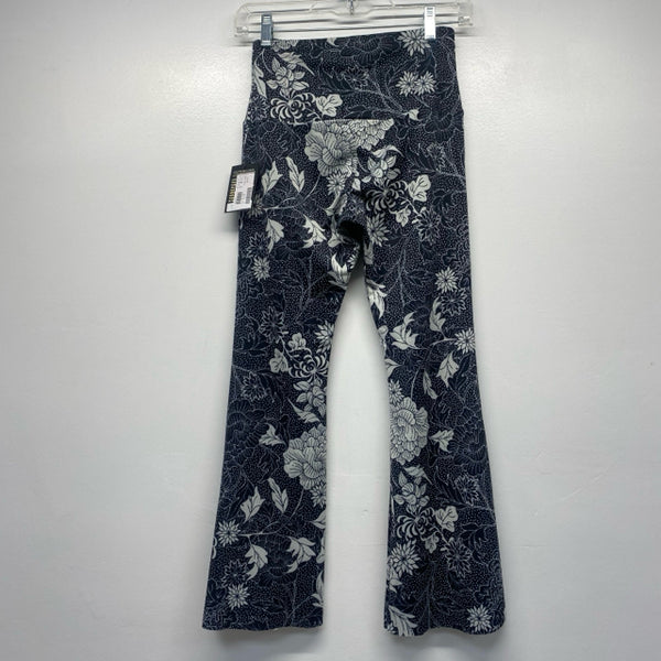 Onzie Size S-M Women's Black-White Floral Flare Hem Activewear Pants